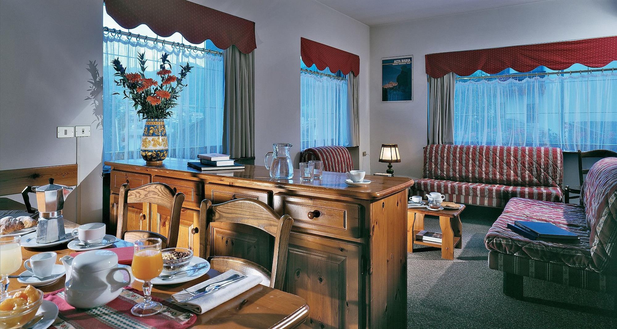 Hotel Miramonti Corvara エクステリア 写真