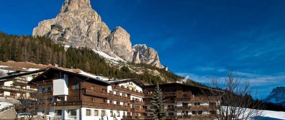 Hotel Miramonti Corvara エクステリア 写真