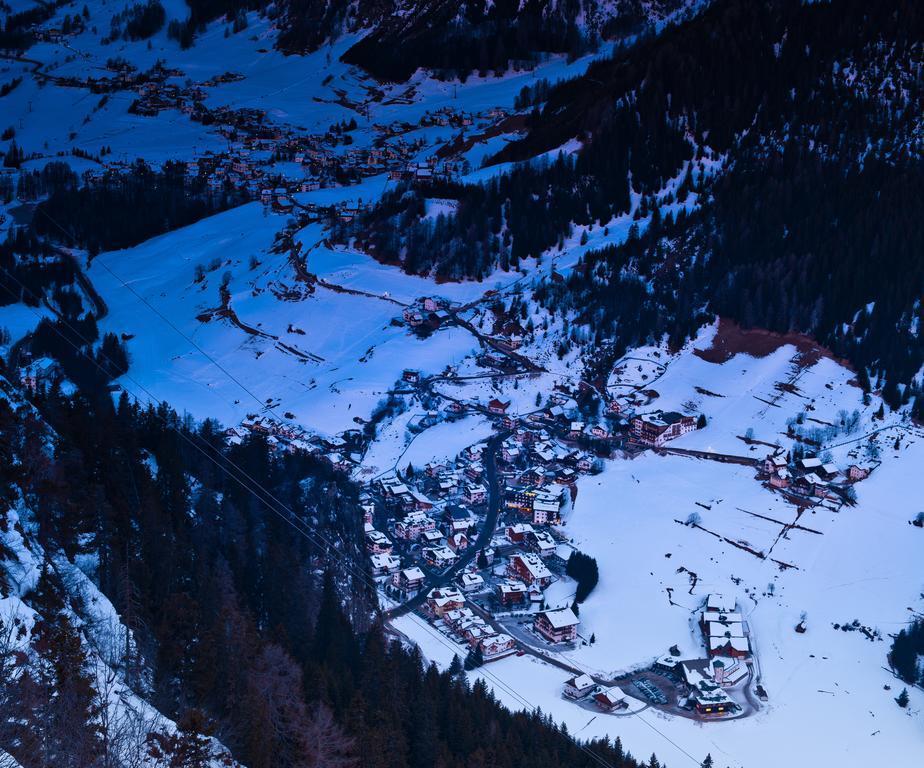 Hotel Miramonti Corvara エクステリア 写真