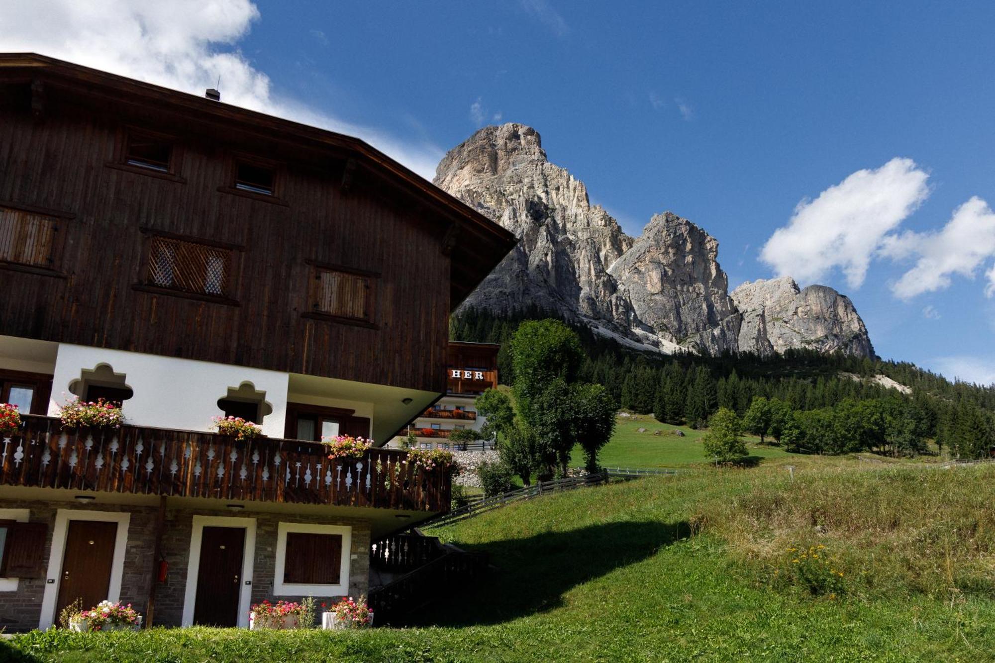 Hotel Miramonti Corvara エクステリア 写真