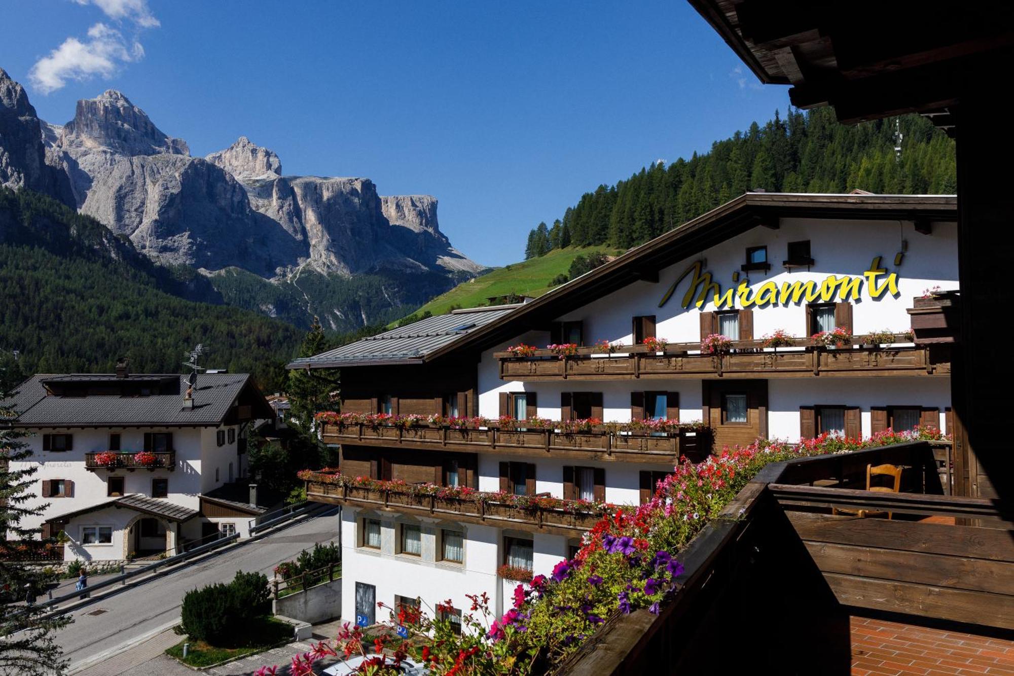 Hotel Miramonti Corvara エクステリア 写真