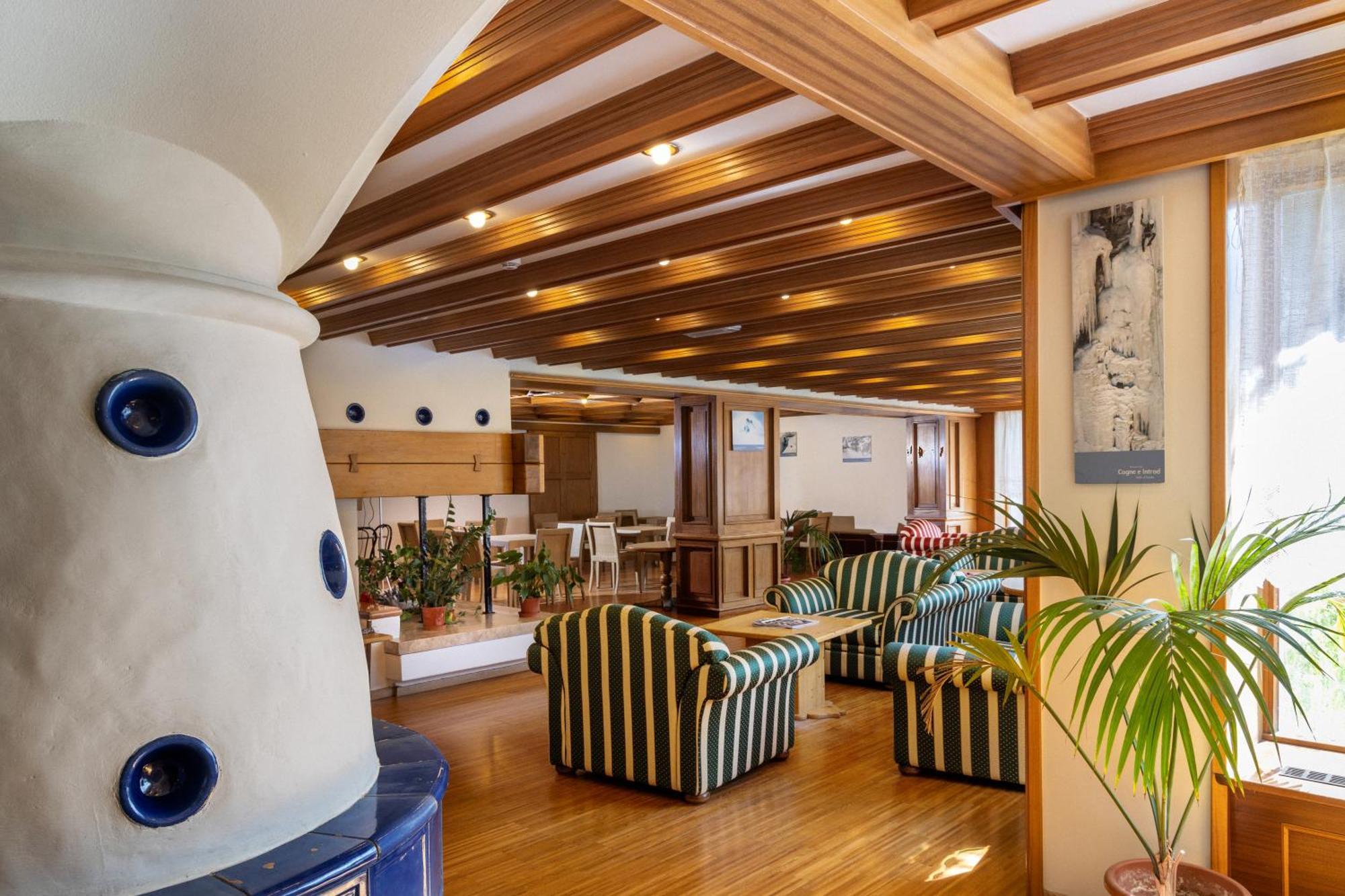 Hotel Miramonti Corvara エクステリア 写真