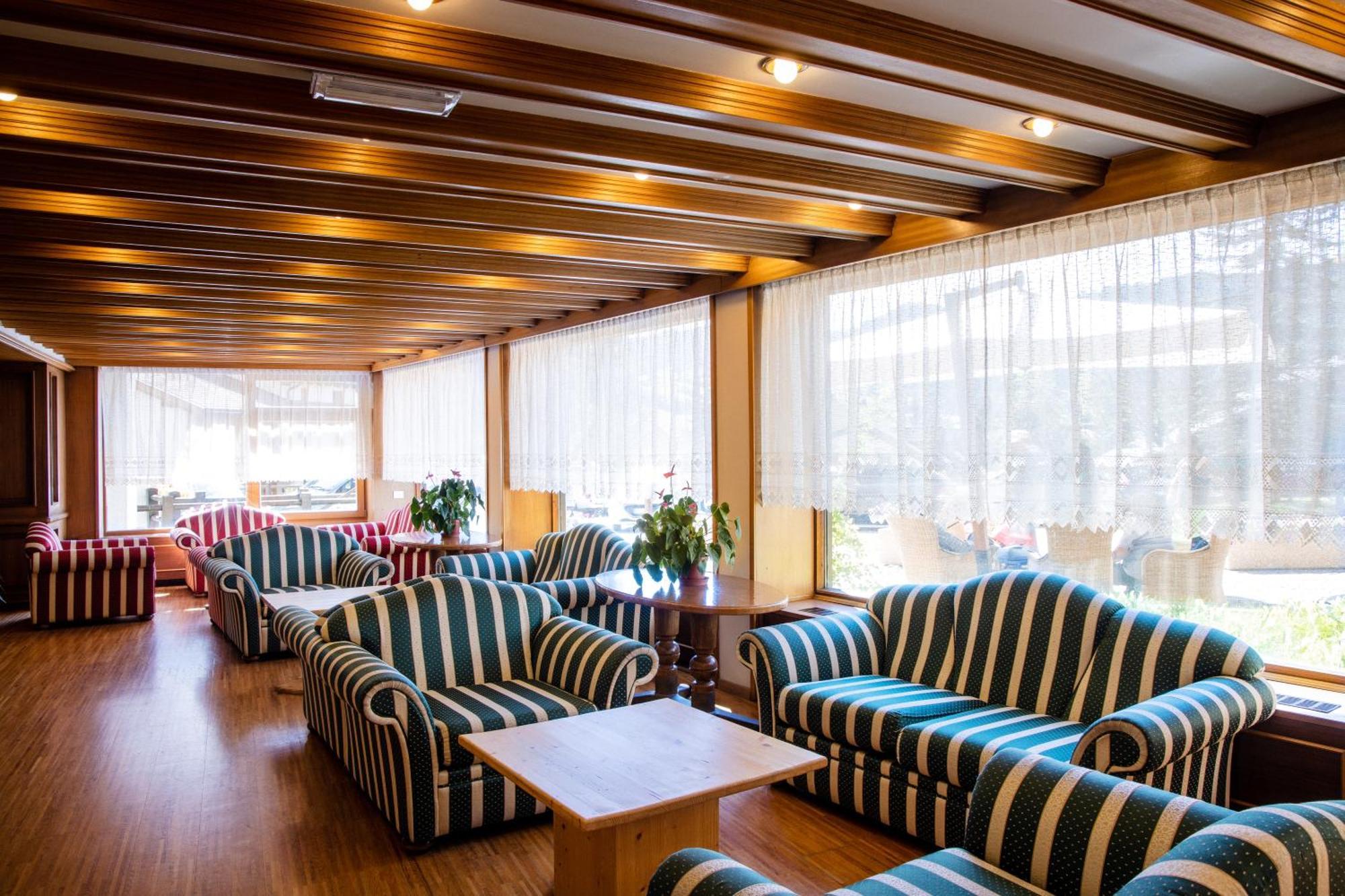 Hotel Miramonti Corvara エクステリア 写真