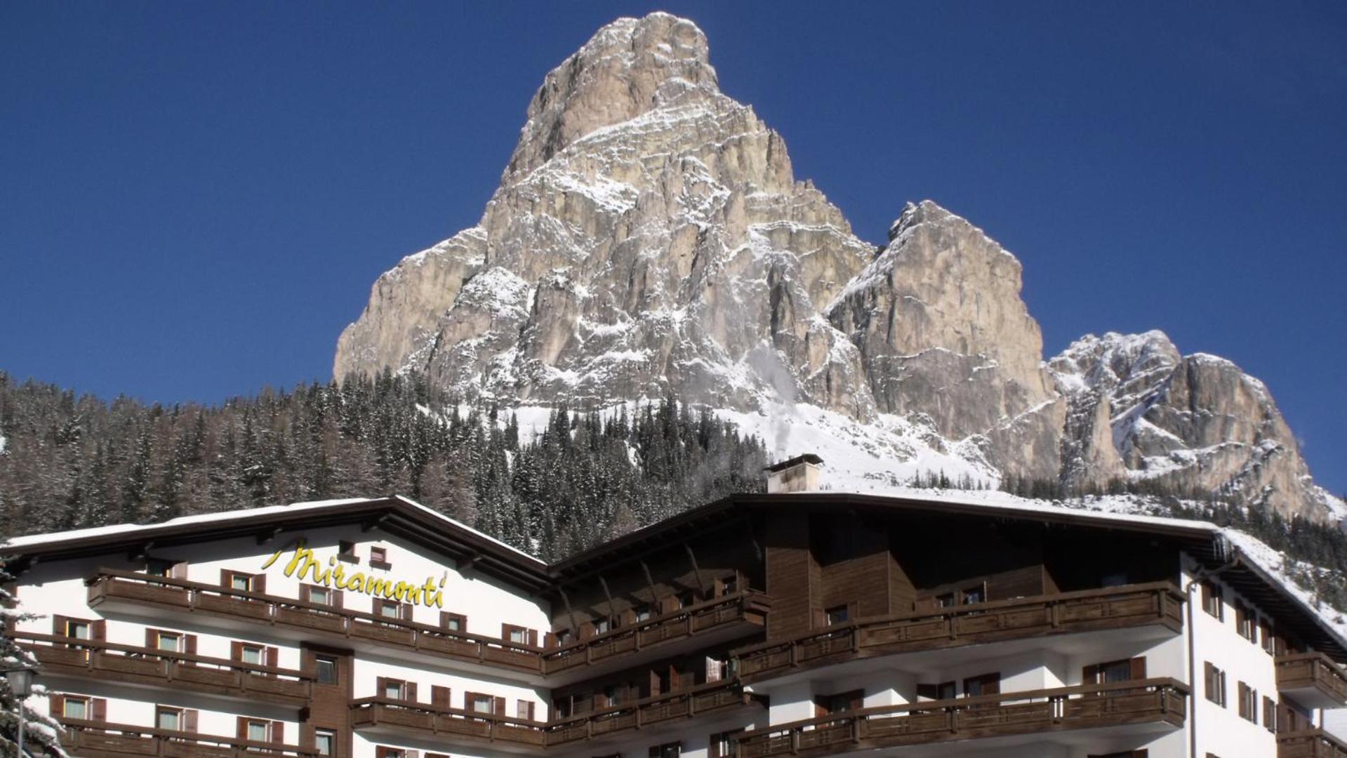Hotel Miramonti Corvara エクステリア 写真