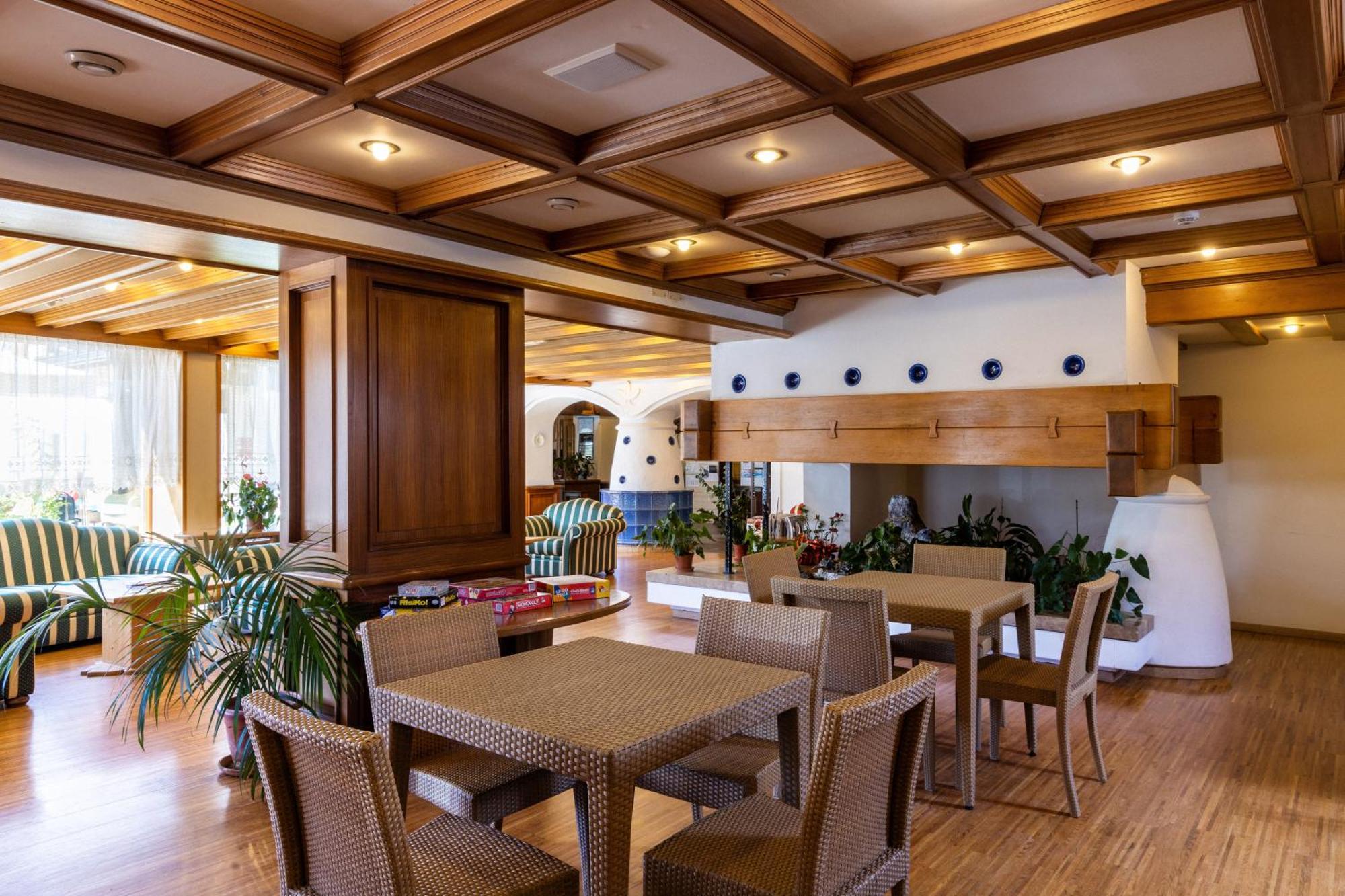Hotel Miramonti Corvara エクステリア 写真