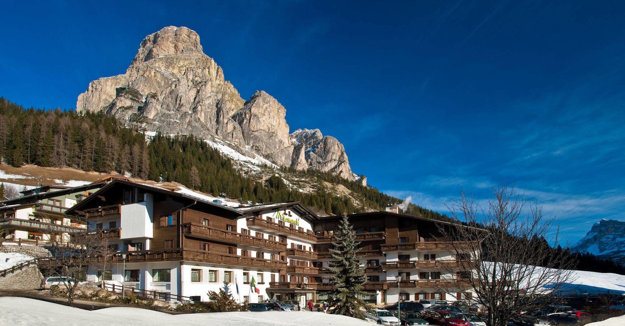 Hotel Miramonti Corvara エクステリア 写真