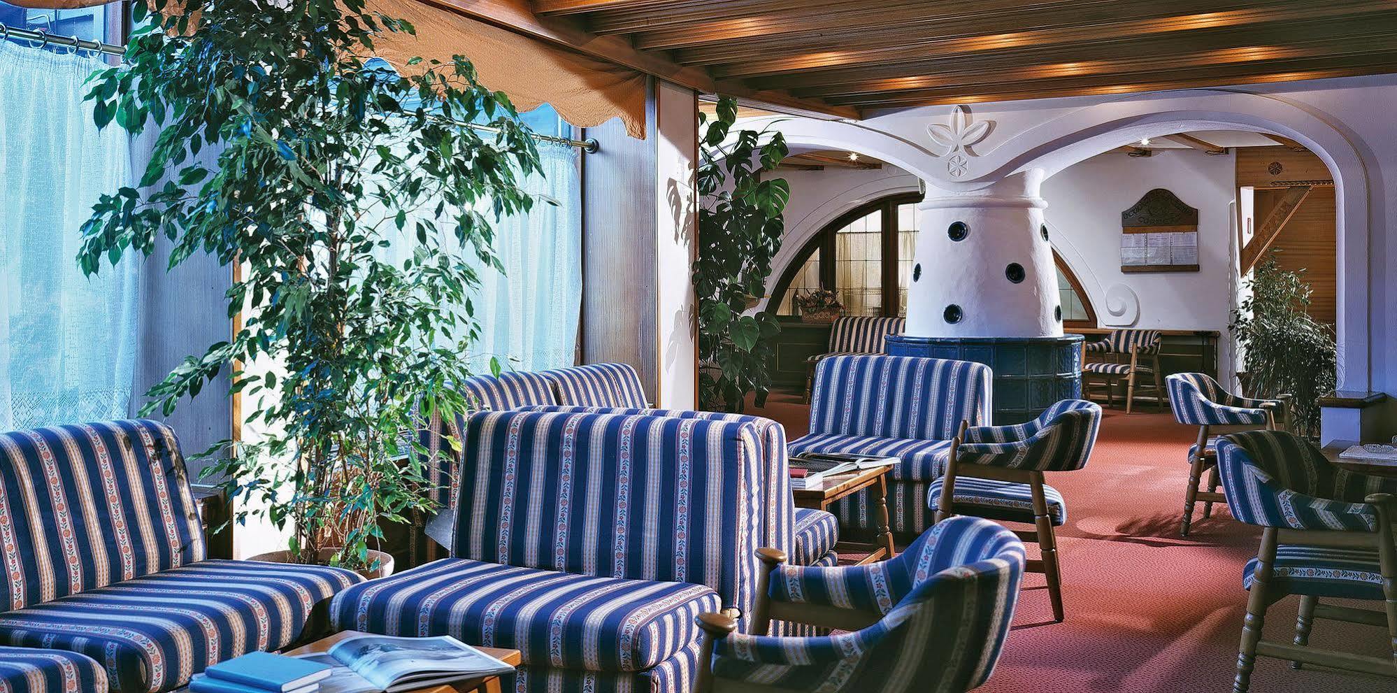 Hotel Miramonti Corvara エクステリア 写真